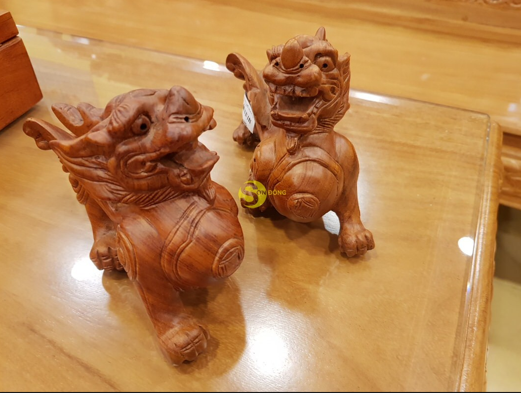 Tượng tỳ hưu gỗ hương Gia Lai